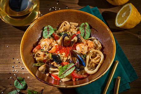 Рисовая лапша с морепродуктами