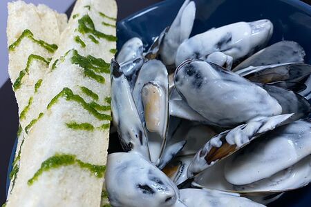 Мидии в шпинатном соусе