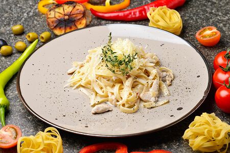 Тальятелле с курицей и шампиньонами