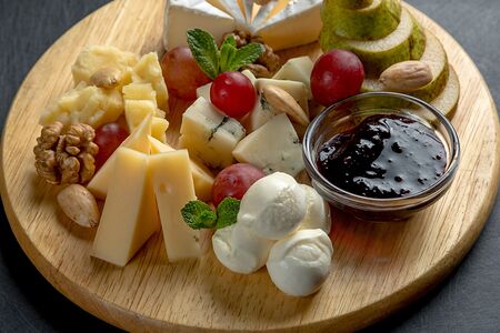 Закуска сырное плато Девушка на выданье