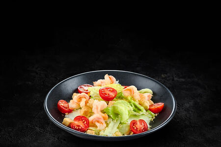 Салат Цезарь с креветками