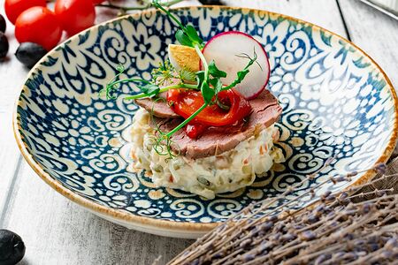 Салат оливье с ростбифом