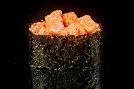 Спайси суши Лосось