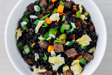 Черный рис с говядиной