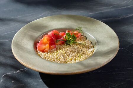 Паста птитим с лососем гравлакс и черным трюфелем