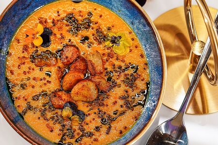 Крем-суп из батата с копчеными гребешками