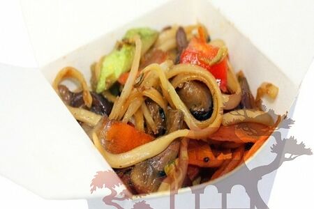 Вок грибное ассорти с лапшой по-пекински