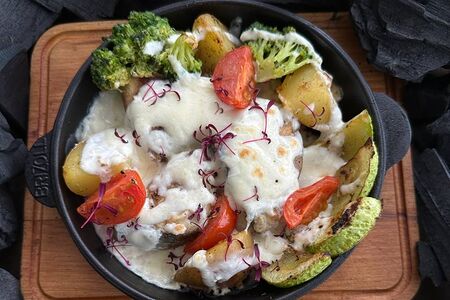 Треска с овощами и сыром