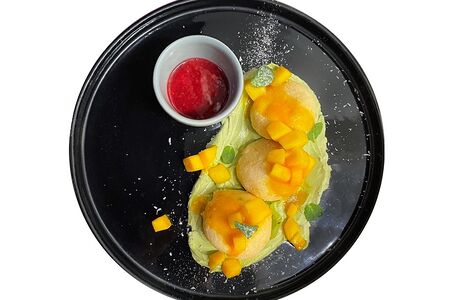 Сырники с манго и маракуйей