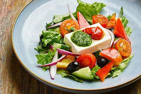 #Салат из свежих овощей с сыром фета