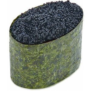 Гункан с черной икрой тобико