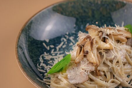 Феттуччине с курицей и грибами