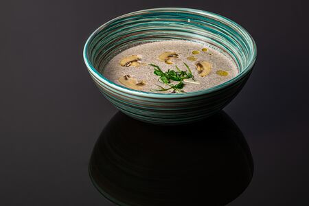 Грибной суп-пюре со сливками и сухариками