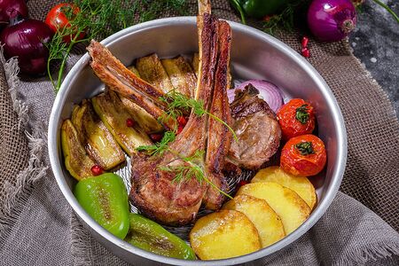 Жаркое из телячьей корейки с овощами по-азербайджански