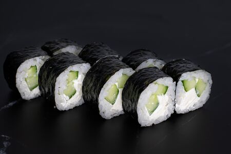 Огурец маки с сыром