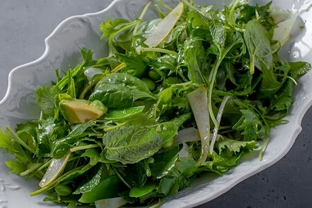 Большой зеленый салат