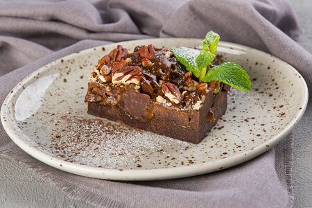 Брауни с орехом