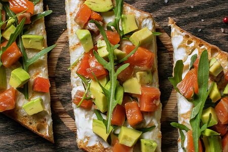 Чиабатта с лососем и авокадо