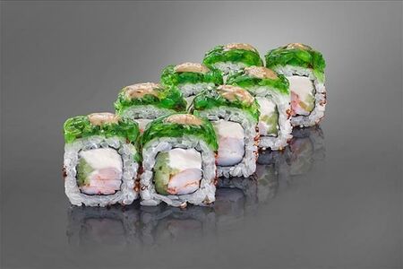 Ролл с тигровыми креветками с салатом чука