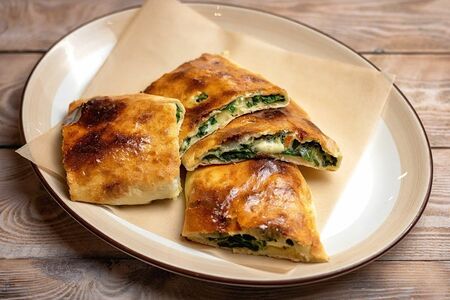 Хачапури с сыром и шпинатом