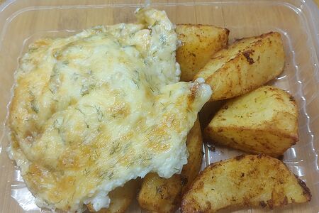 Запеченный картофель с котлетой под сыром