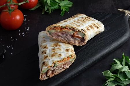 Шаурма с курицей на углях