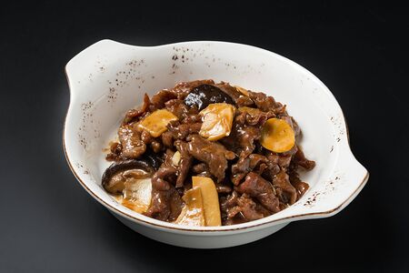 Говядина в устричном соусе