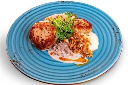 Котлетки из курочки с соусом из потрошков с пюре