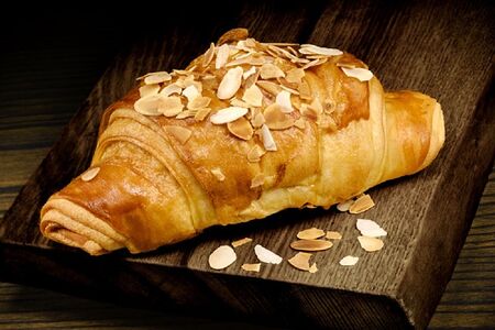 Круассан миндальный