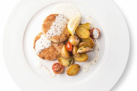 Рыбные котлеты с молодым картофелем