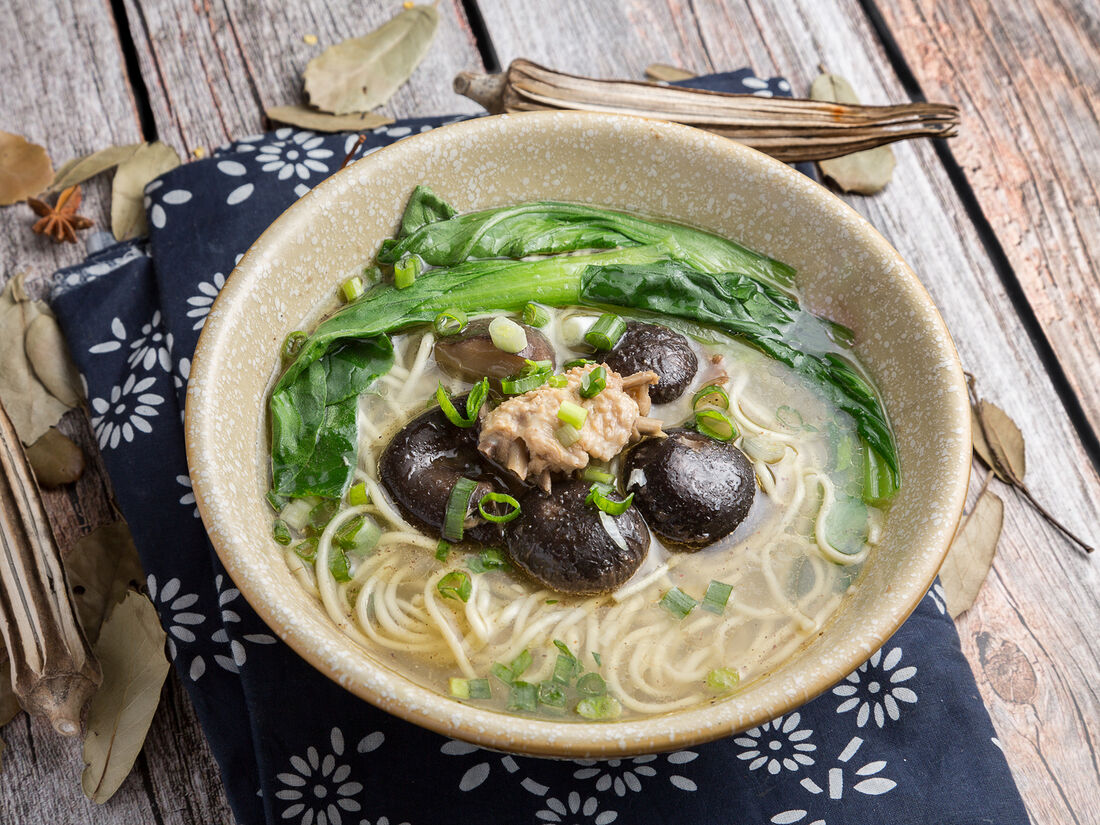 Миен САО бо. Бань Бао Вьетнамская кухня. Комранг блюдо. Га Чуа Нгот.