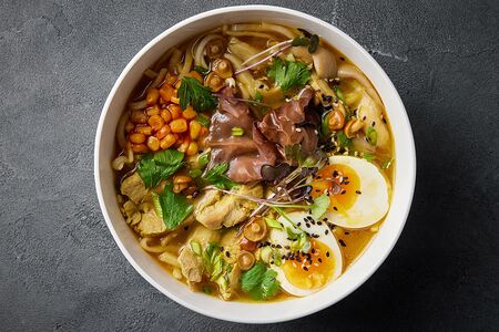 Рамен со свининой и грибами