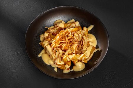 Картофель фри с сырным соусом