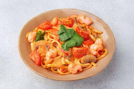 Wok том ям с креветками M