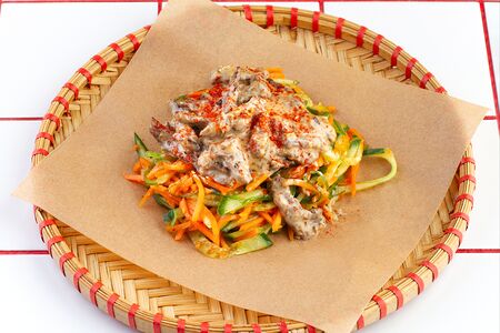 Теплый салат с говядиной