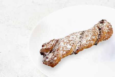 Косичка с грецким орехом и шоколадом