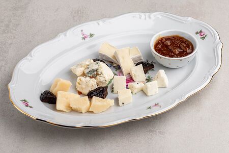 Сыры с мостардой из инжира