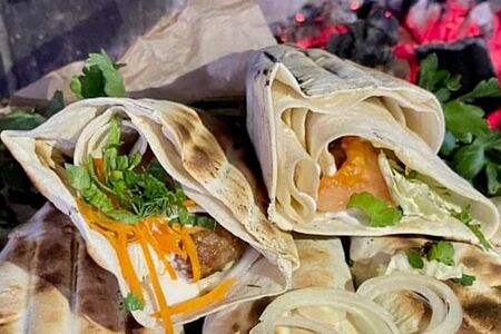 Шаурма с курицей на мангале