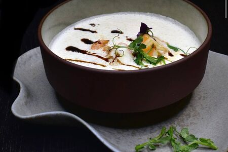 Крем-суп сливочный с лососем и крабом