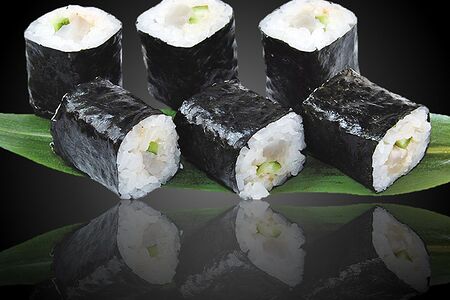 Острый ролл с окунем