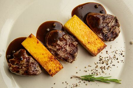 Медальоны из телячьей вырезки