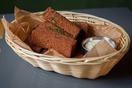 Гренки с зеленью и чесноком