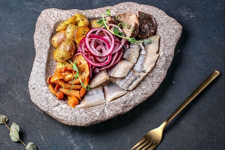 Сельдь с молодым картофелем