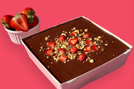 Сникерс бомбовый с клубникой