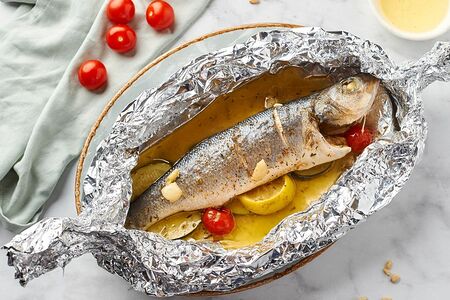 Сибас, запеченный в фольге