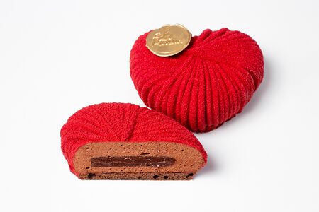 Муссовое пирожное Тёмный шоколад-малина-чёрная смородина