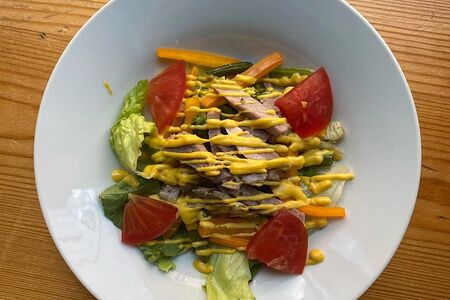 Салат с бужениной и горчичной заправкой