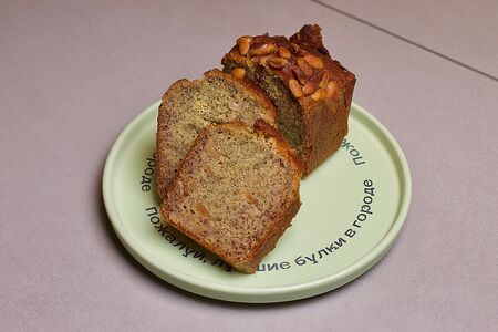 Веганский банановый кекс кусочек