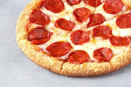 Пицца Пепперони на толстом с сыром