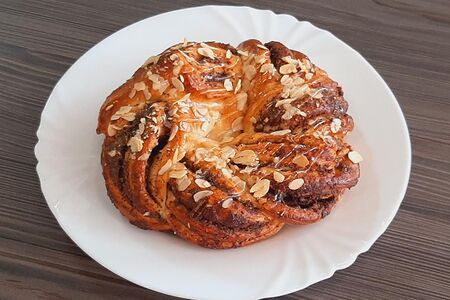 Плетенка с маком и орехами